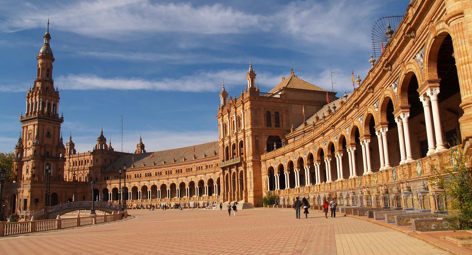 Istana Alhambra tempat tinggal raja moor tempo dulu di Andalusia Spanyol