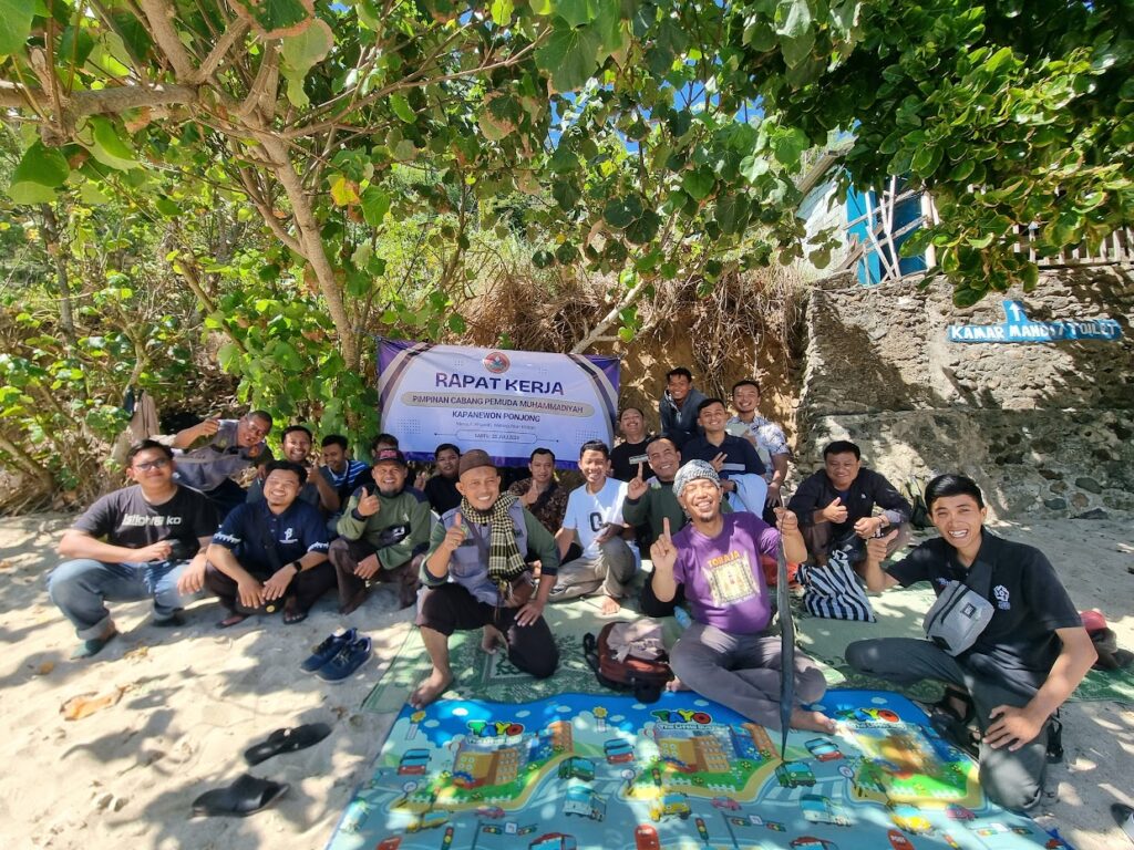 Rapat Kerja PCPM Ponjong di Pantai Wediombo 2024